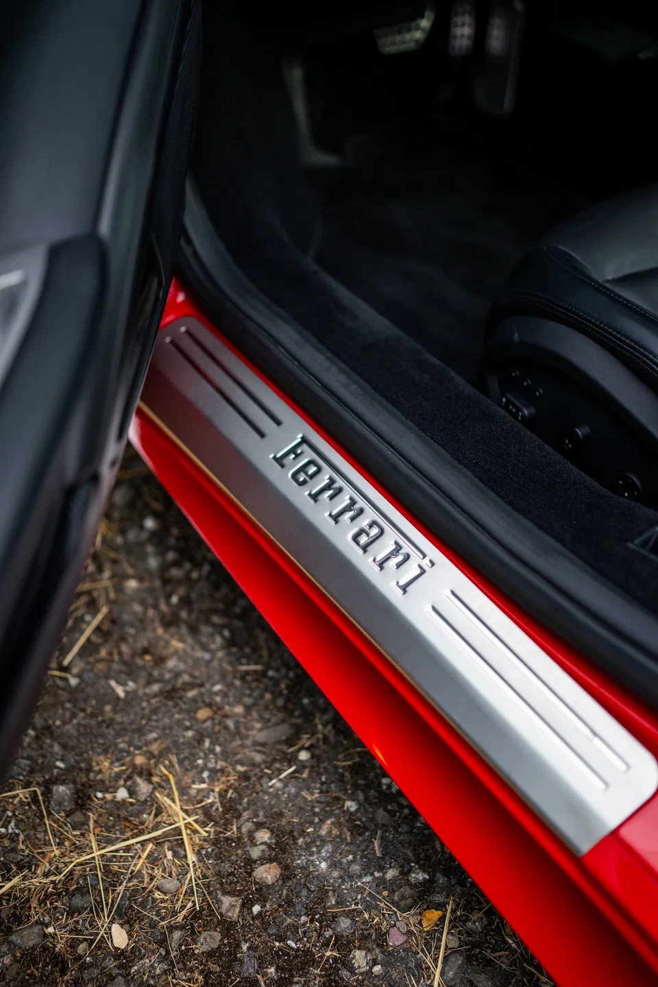 Detail der Einstiegsleiste des Ferrari 458 Italia