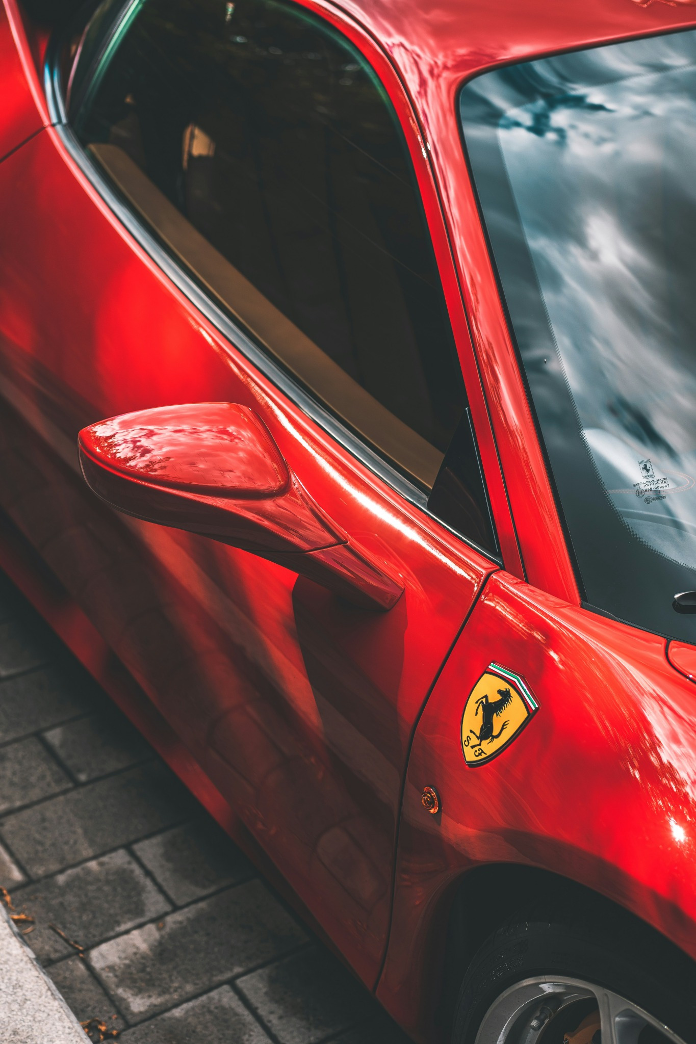 Schweizer Routen, die sich im Ferrari lohnen