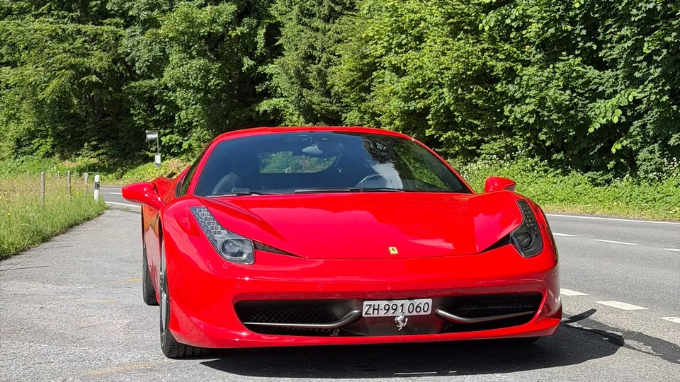 Ferrari 458 Italia zum Klausenpass: ein Kundenerlebnis in sechs Stunden