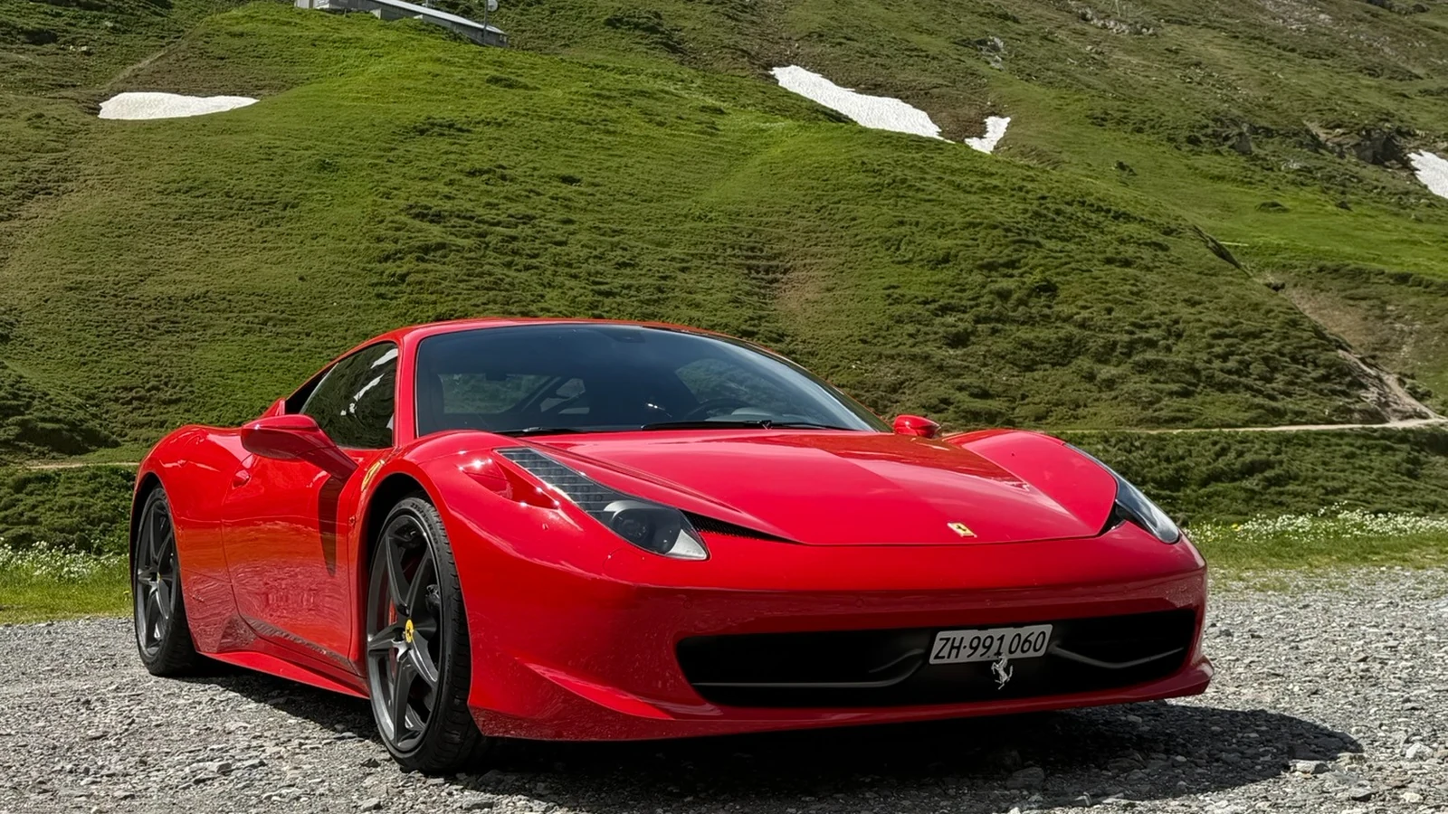 Ferrari 458 Italia nahe dem Hotel Klausenpass